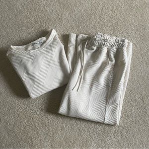 NWOT Textured Cream Set Medium